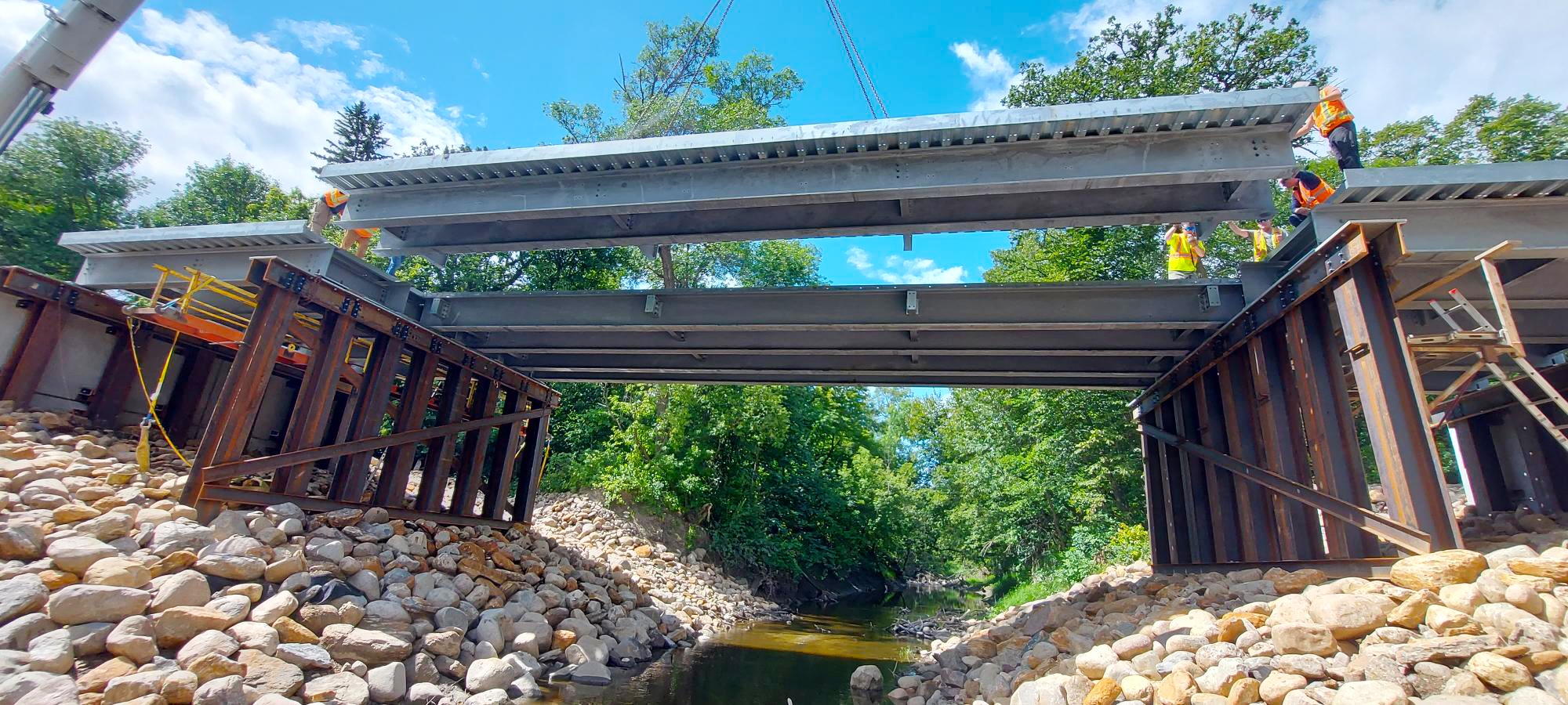 Armtec: Pont Bridge-in-a-Box® avec travée triple Dufferin Abbott. Project Image 1