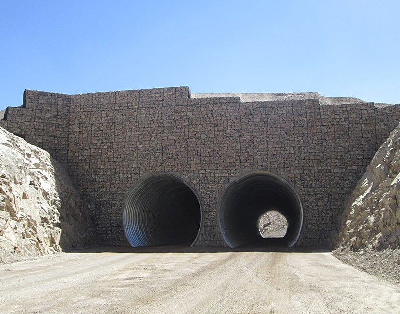 Image of Tunnels de passage inférieur pour camions miniers Mine Cerro Verde, au Pérou